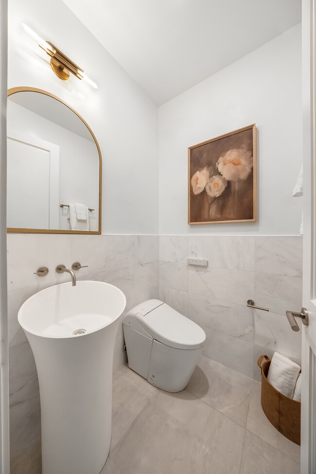 Building Photo - 53 W 85th St
