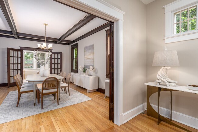 Building Photo - Charming Townhome | 5 Bed | 3.5 Bath | 3,300 Sf | Covered Front Porch & Large Fenced-In Backyard ...