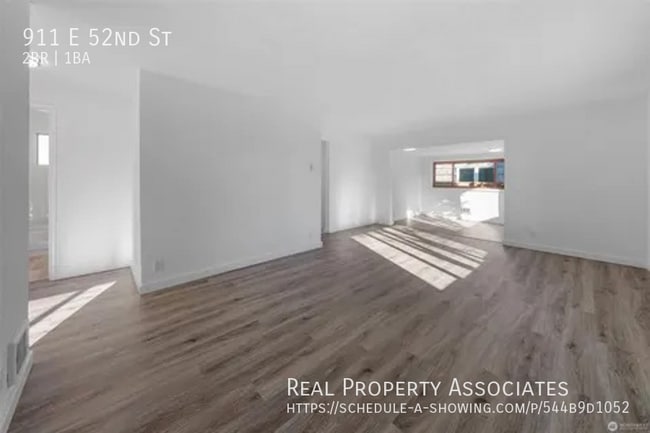 Building Photo - 911 E 52nd St