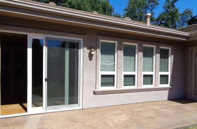 Building Photo - 613 Arlene Ct