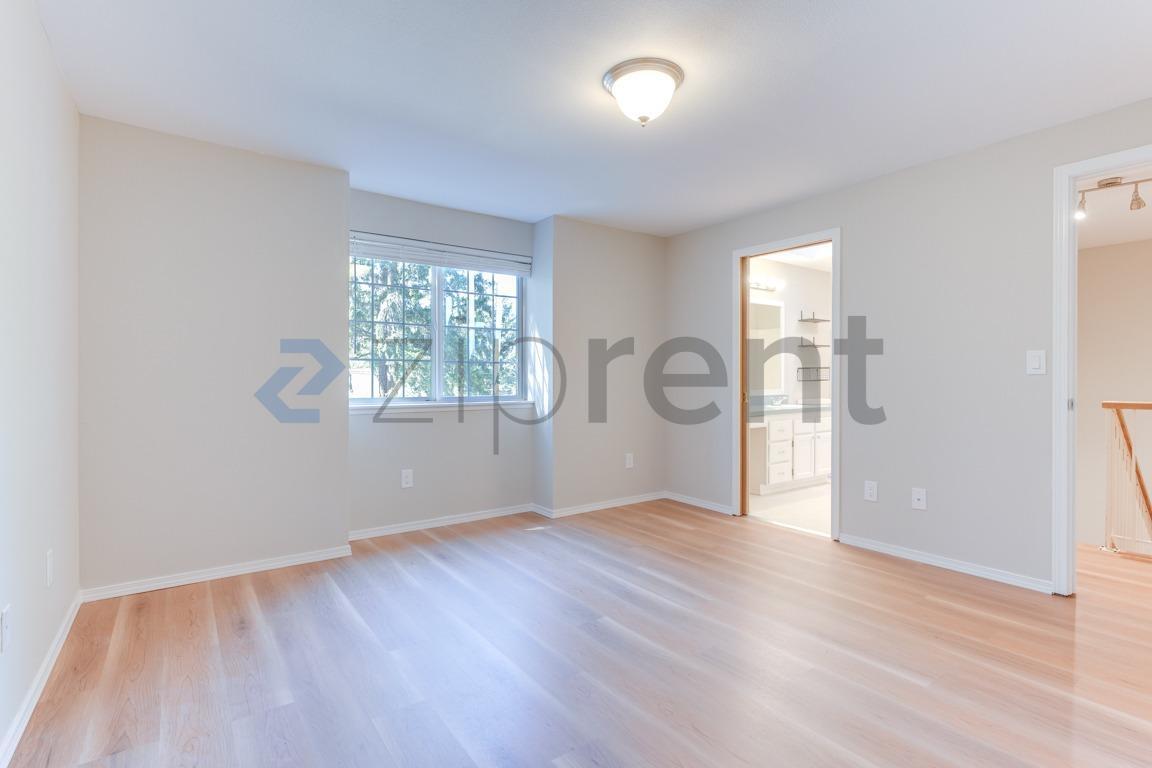 Building Photo - Unit n/a