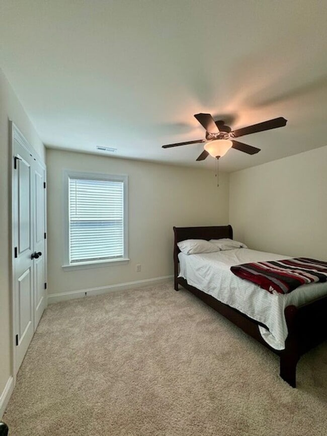 Building Photo - 5BR/4BA w/ Guest Suite + Loft in Hampton Woods