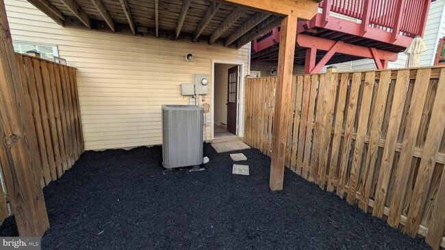 Building Photo - 16303 Taconic Cir