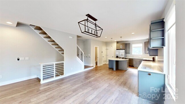 Building Photo - 208 Walnut Ave