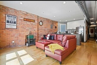 Building Photo - 974 N High St