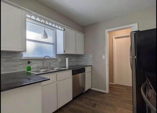 Building Photo - 413 Midland Dr