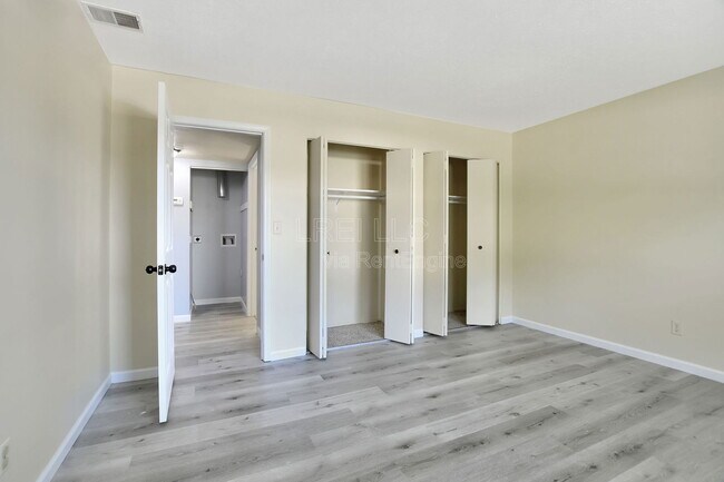 Building Photo - 817 Lancelot Ct