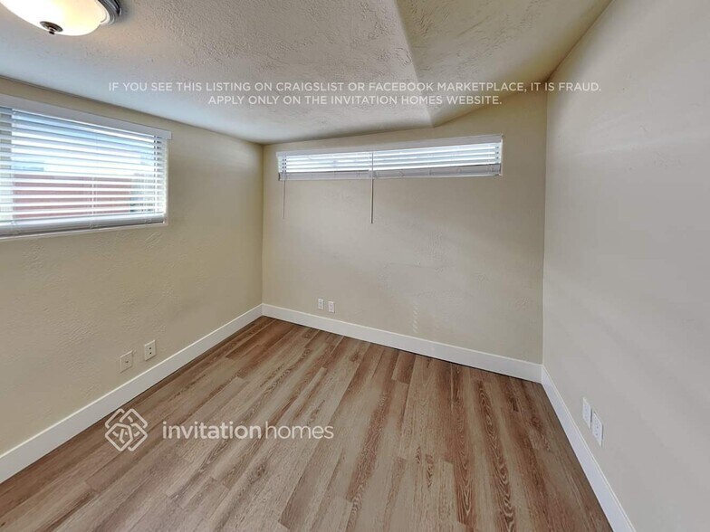 Building Photo - 2627 N 70th Pl