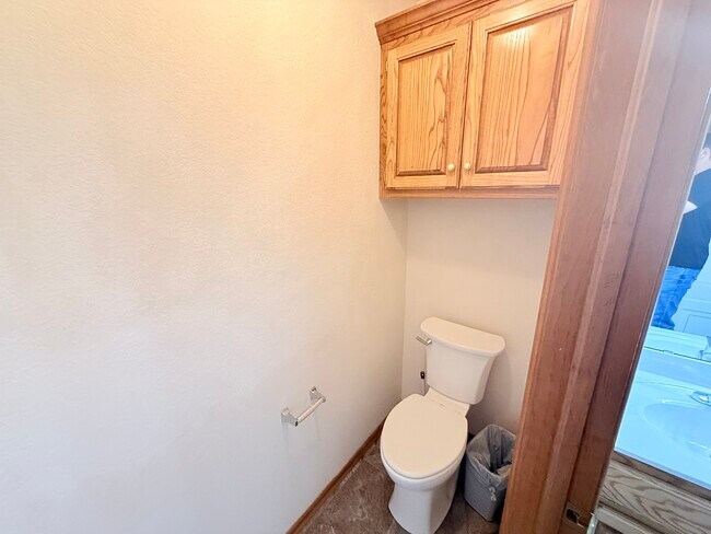 Building Photo - 700 Eastview Dr