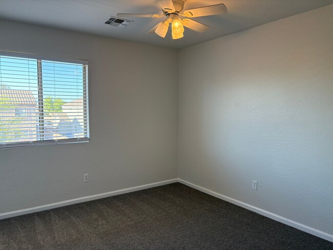 Building Photo - Beautiful 3 Bedroom Home in Camelback Ranch