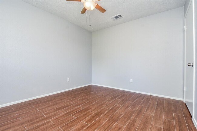 Building Photo - 23114 Newgate Dr