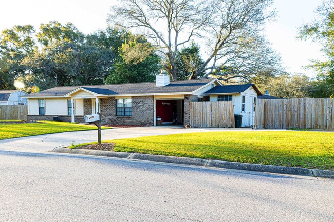 Building Photo - Charming 3-Bedroom Home with In-Ground Poo...