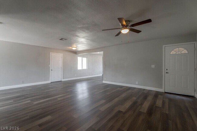 Building Photo - 1501 N Tonopah Dr