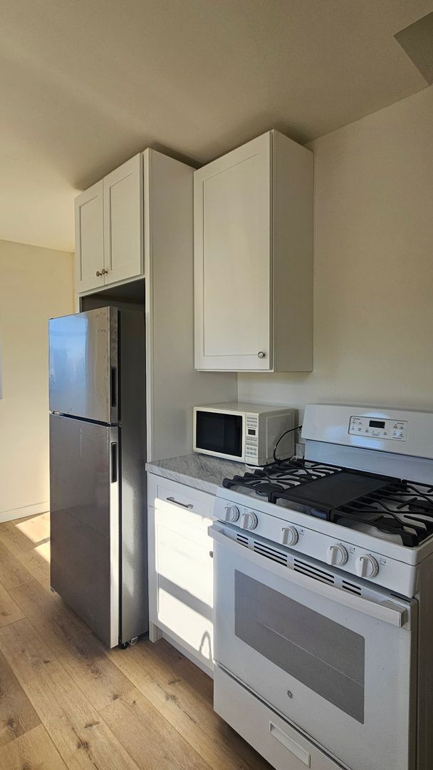 Building Photo - 210901