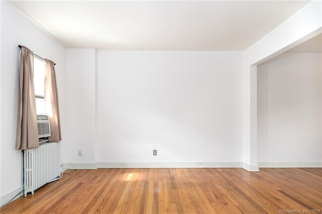 Building Photo - 16 4th St