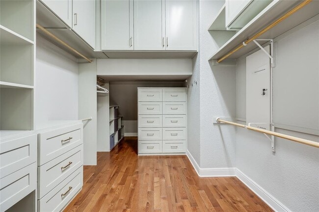 Building Photo - 2116 Demona Dr