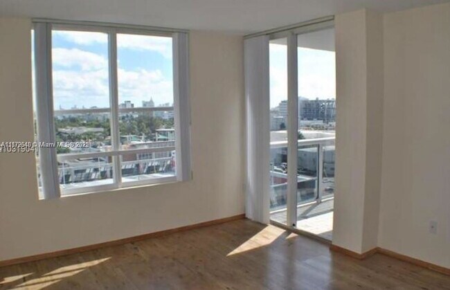 Building Photo - 1800 Sunset Harbour Dr