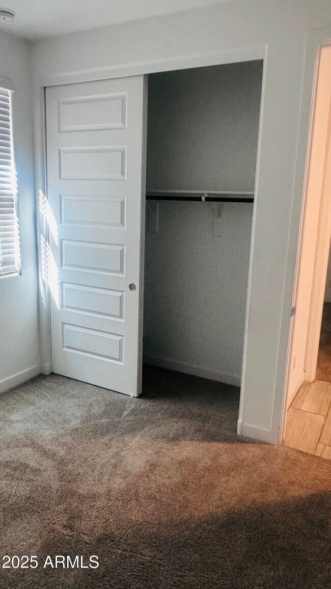 Building Photo - 9118 W Sells Dr