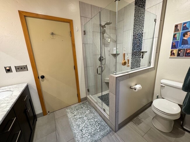 Building Photo - FOR RENT: FURNISHED LONG-TERM EXTREMELY CO...