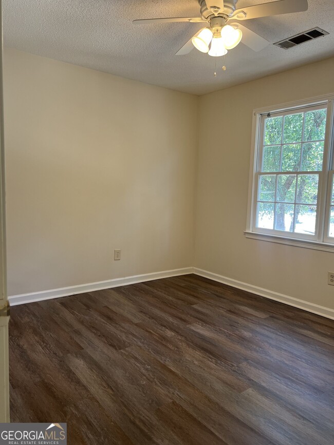 Building Photo - 222 Garretts Dr
