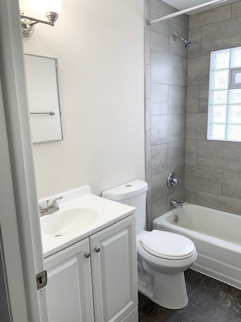 Building Photo - 240 W Laflin Ave