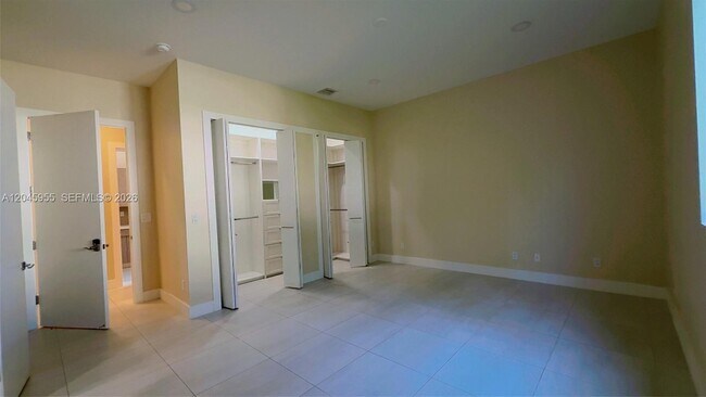 Building Photo - 12802 Grand Oaks Dr
