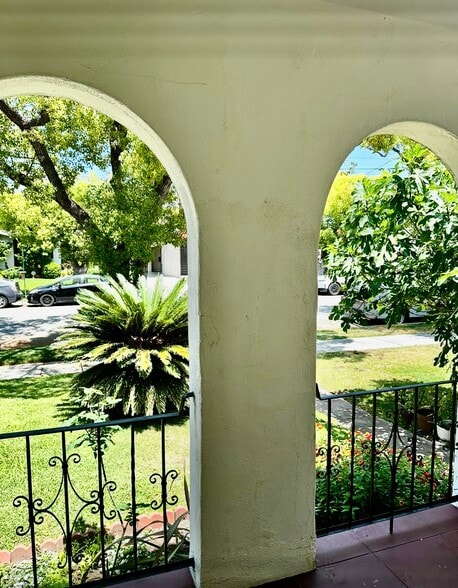 Building Photo - 1104 E California Ave