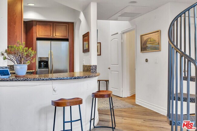 Building Photo - 15206 Burbank Blvd