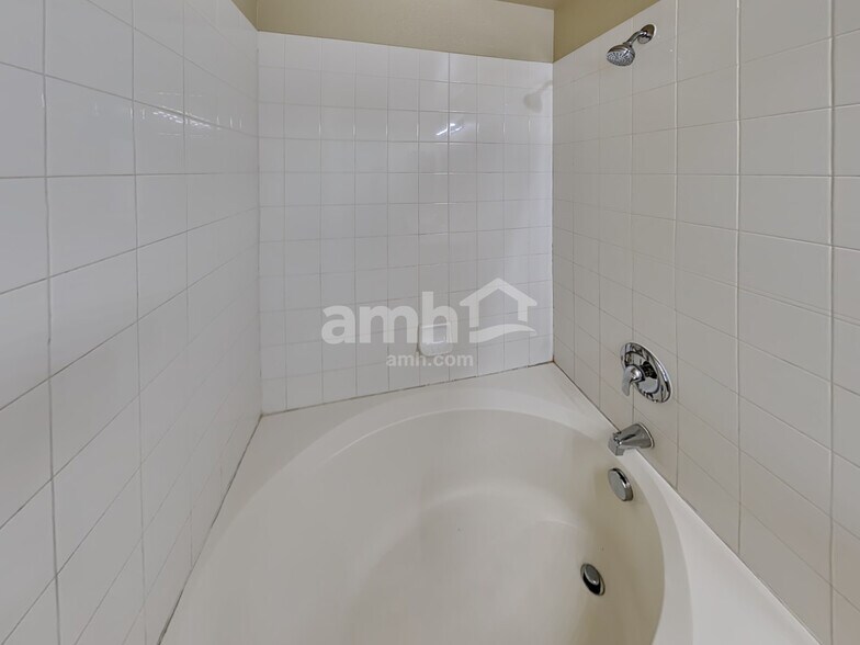Building Photo - 7300 Vinca Rd