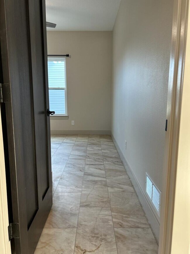 Building Photo - 940 M St SW