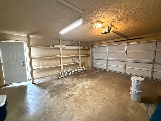 Building Photo - 1020 Mcdale Ln