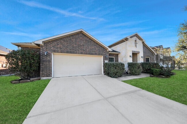 Building Photo - 7610 Willow School Dr