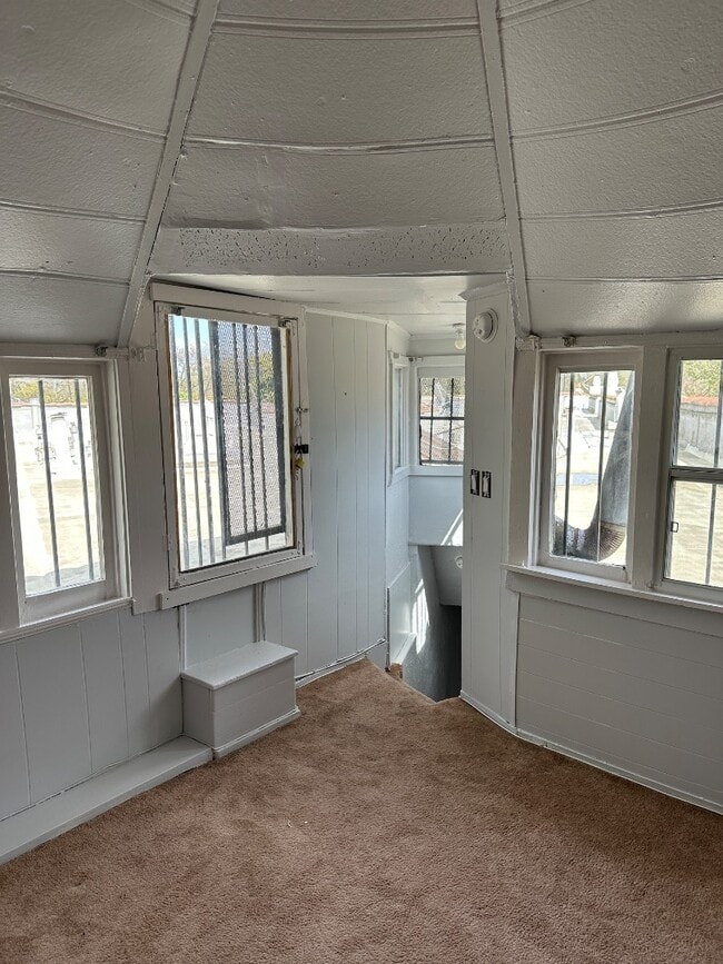 Building Photo - 3207 W 43rd Pl