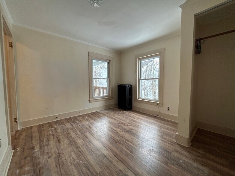 Bedroom 1 - 29 Cross St