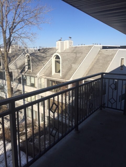 Building Photo - 728 N Diamond Lake Rd