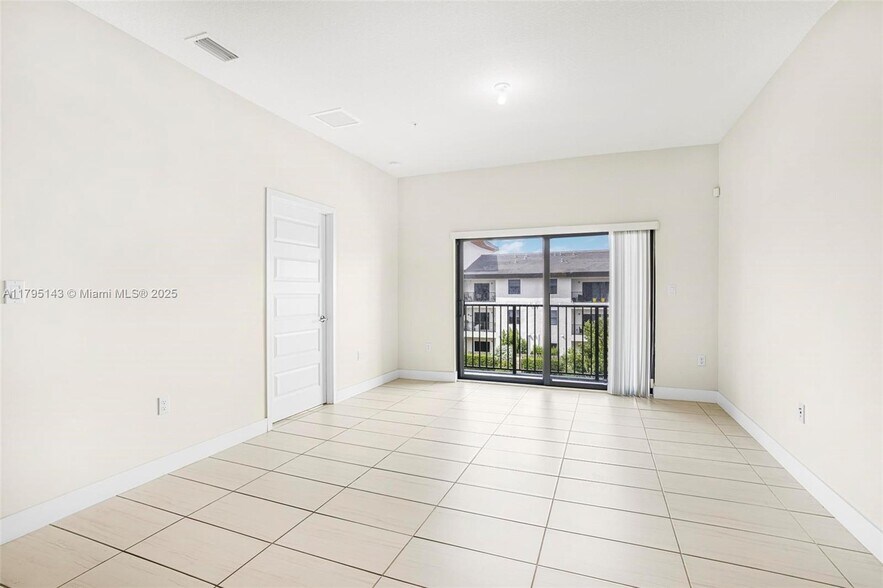Building Photo - 7865 NW 104th Ave
