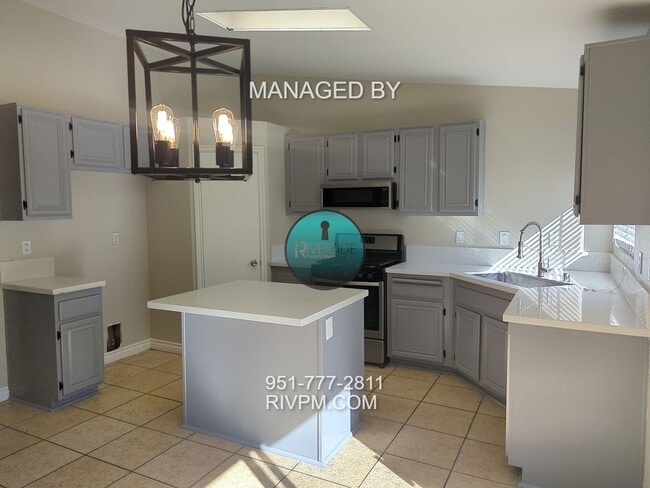 Building Photo - Cul-de-sac home on a large lot in Moreno V...