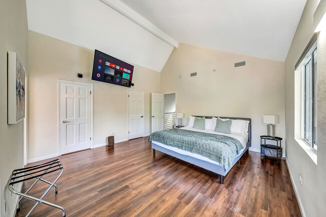 Building Photo - 30428 Penrod Dr