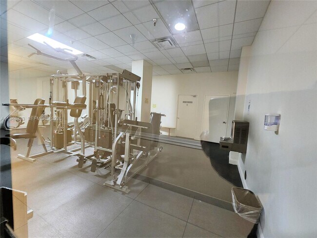 Building Photo - 290 174th St St