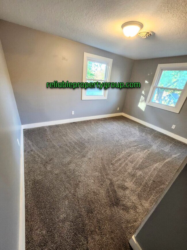 Building Photo - New Listing in Fort Wayne