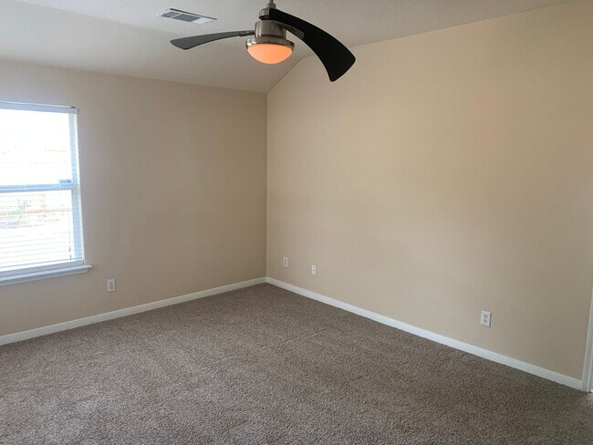 Building Photo - *COMING SOON* Stylish Living in Helotes – 3BR Home with Pool & Park Access!