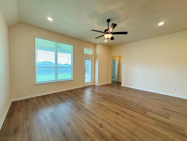 Building Photo - 5115 Leaning Tree