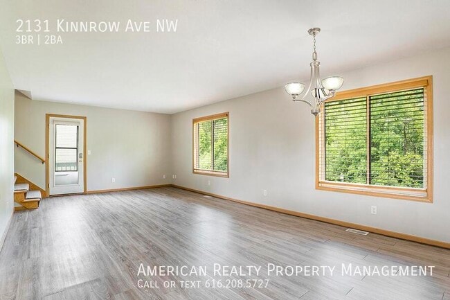 Building Photo - 2131 Kinnrow Ave NW