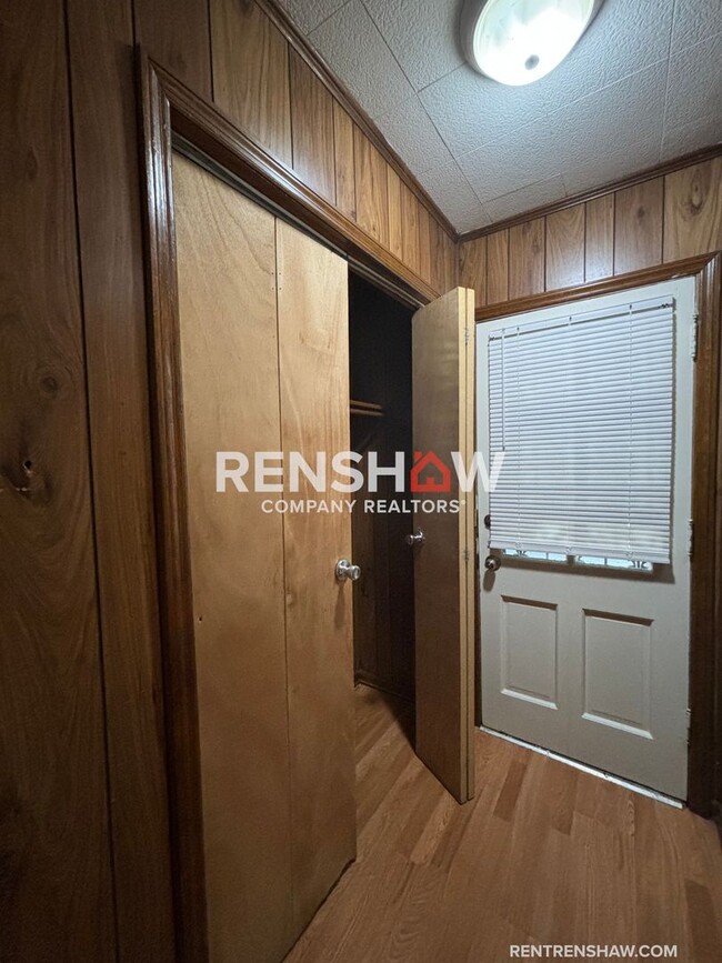 Building Photo - Move In Ready 2 Bed / 1 Bath - Dont Miss O...