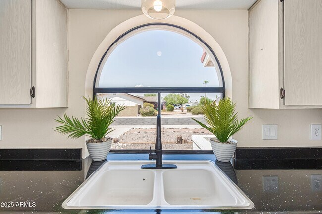 Building Photo - 3917 W Juniper Ave