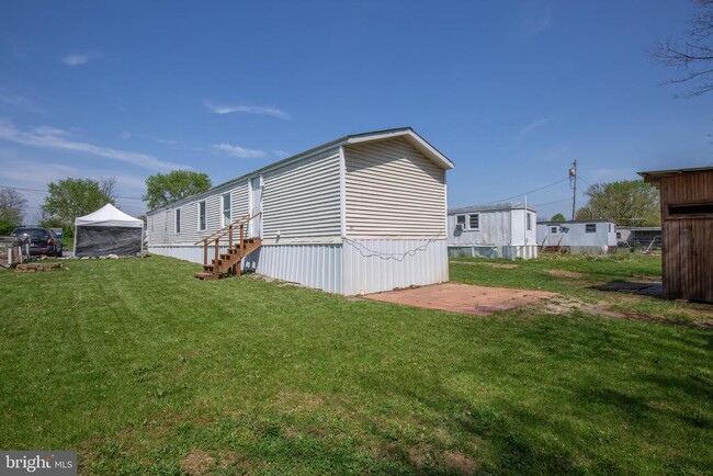 Building Photo - 126 Fabric Dr