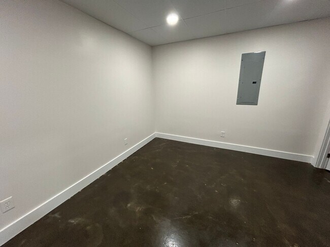 Building Photo - 3089 Pandapas Pond Rd