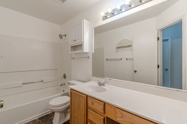 Building Photo - 164 Springtree Hollow
