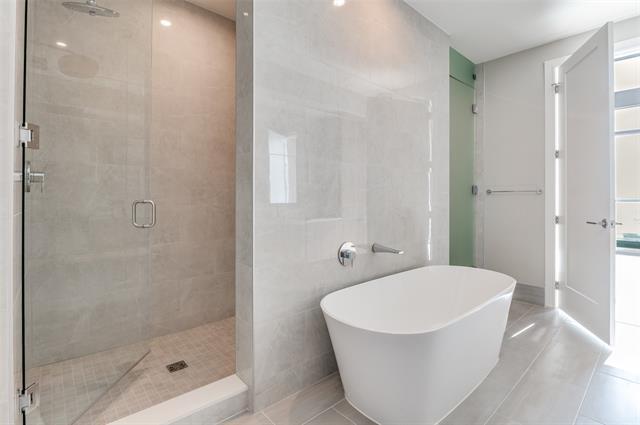 Building Photo - 3003 Maple Ave