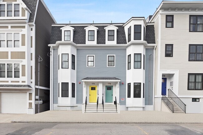 Primary Photo - 174 W Seventh St